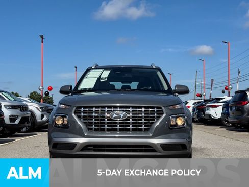 Certified 2024 Hyundai Venue SEL FWD image 3