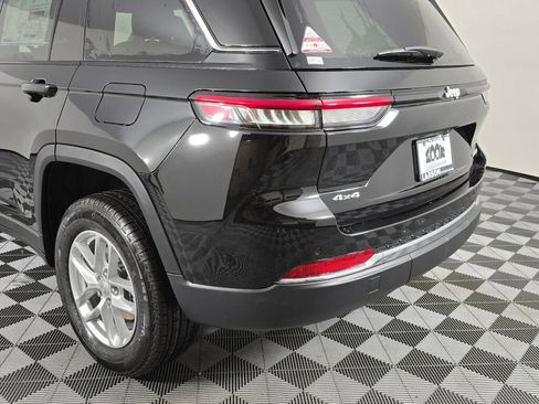 New 2025 Jeep Grand Cherokee Laredo X image 13