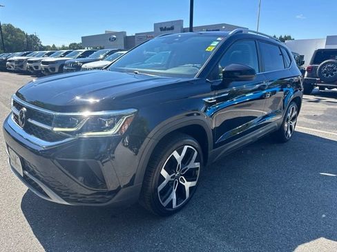 Used 2022 Volkswagen Taos SEL AWD/4WD image 2