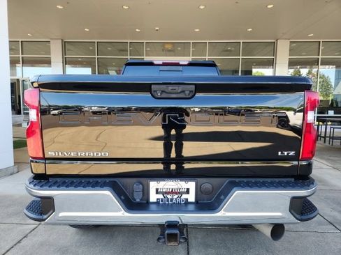 Used 2021 Chevrolet Silverado 3500 LTZ w/ LTZ Convenience Package AWD/4WD image 10