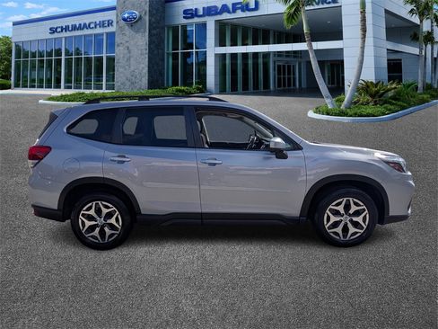 Used 2020 Subaru Forester Premium image 8