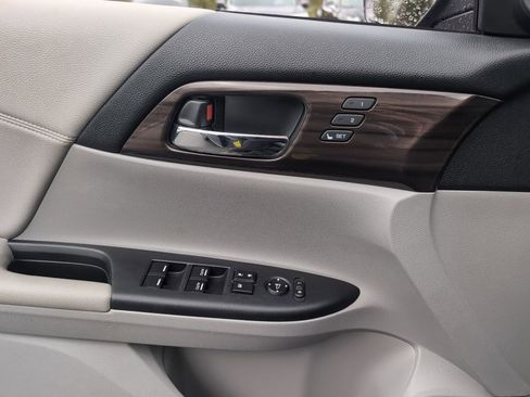 Used 2017 Honda Accord EX-L image 23