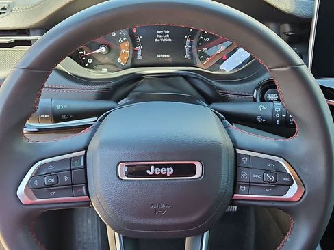 Used 2025 Jeep Compass Trailhawk AWD/4WD image 19