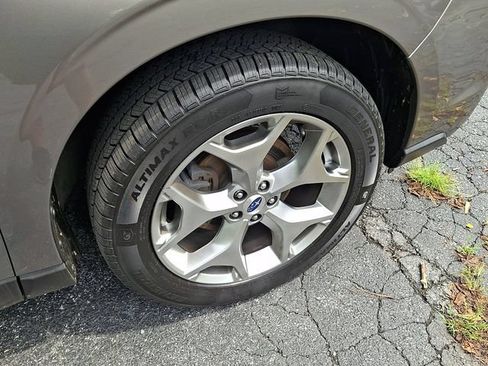 Used 2018 Subaru Forester 2.5i Touring AWD/4WD image 11