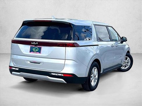 Used 2023 Kia Carnival LX FWD image 2
