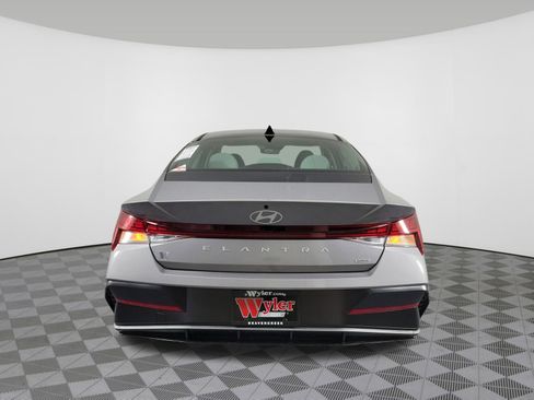New 2025 Hyundai Elantra Limited w/ Cargo Package image 37
