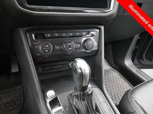 Used 2021 Volkswagen Tiguan SE AWD/4WD image 14