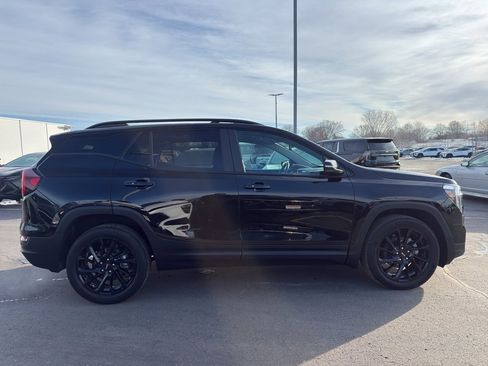 Used 2023 GMC Terrain SLE w/ Driver Convenience Package image 4