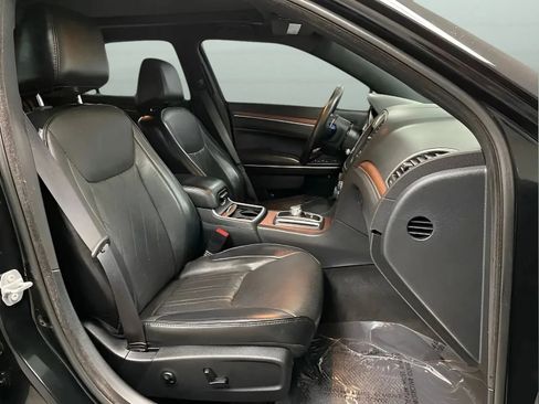 Used 2017 Chrysler 300 C Platinum AWD/4WD image 12