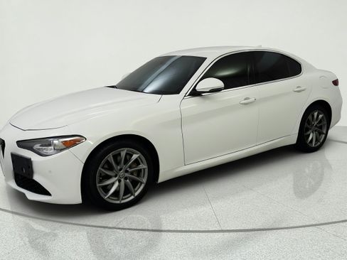 Used 2017 Alfa Romeo Giulia Ti w/ TI Leather Package AWD/4WD image 3