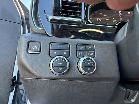 Used 2025 GMC Sierra 1500 Elevation w/ Preferred Package AWD/4WD image 27