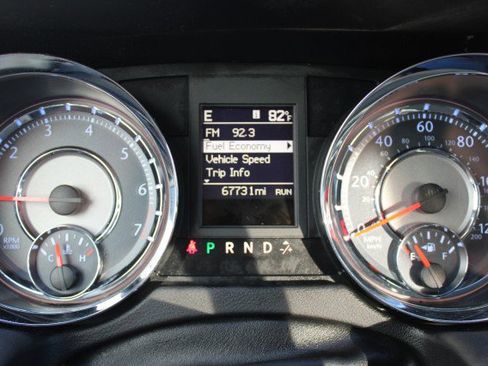 Used 2016 Chrysler Town & Country Touring w/ Driver Convenience Group image 33