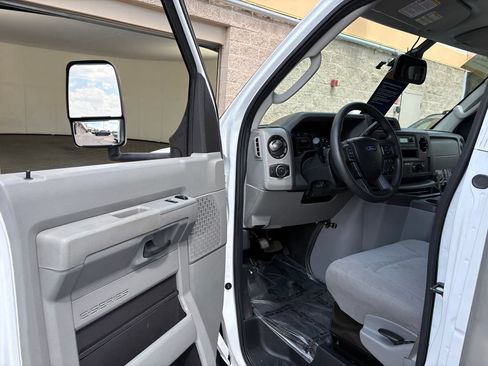 Used 2023 Ford E-450 and Econoline 450 Super Duty w/ Driver's Safety Package RWD image 12