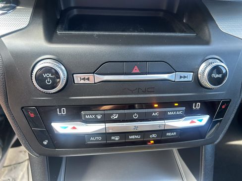 Used 2020 Ford Explorer XLT w/ Equipment Group 202A AWD/4WD image 25