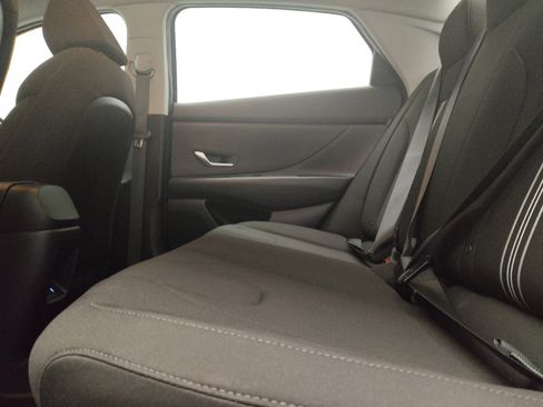 Used 2024 Hyundai Elantra SEL FWD image 18