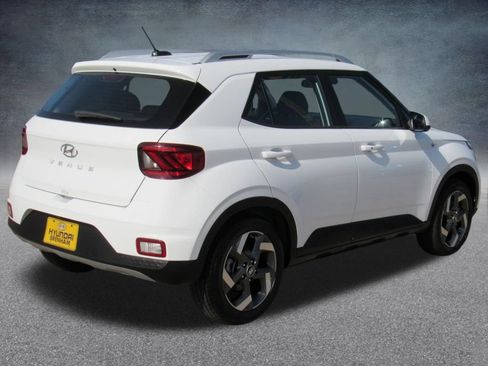 Certified 2025 Hyundai Venue SEL FWD image 6