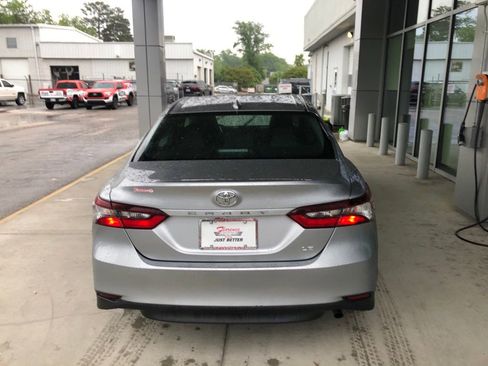Used 2022 Toyota Camry LE FWD image 11