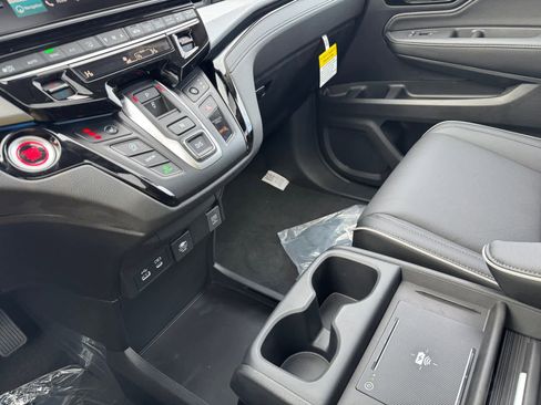 New 2026 Honda Odyssey Touring image 17