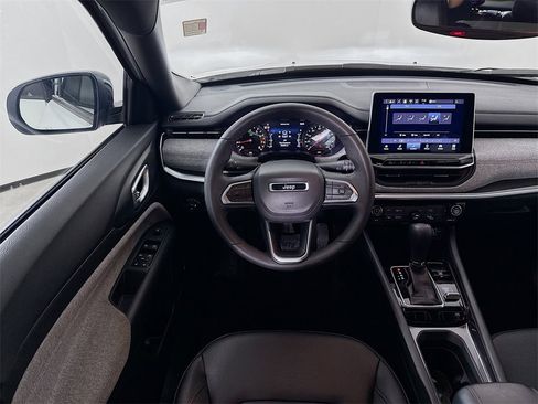 Used 2024 Jeep Compass Latitude image 21