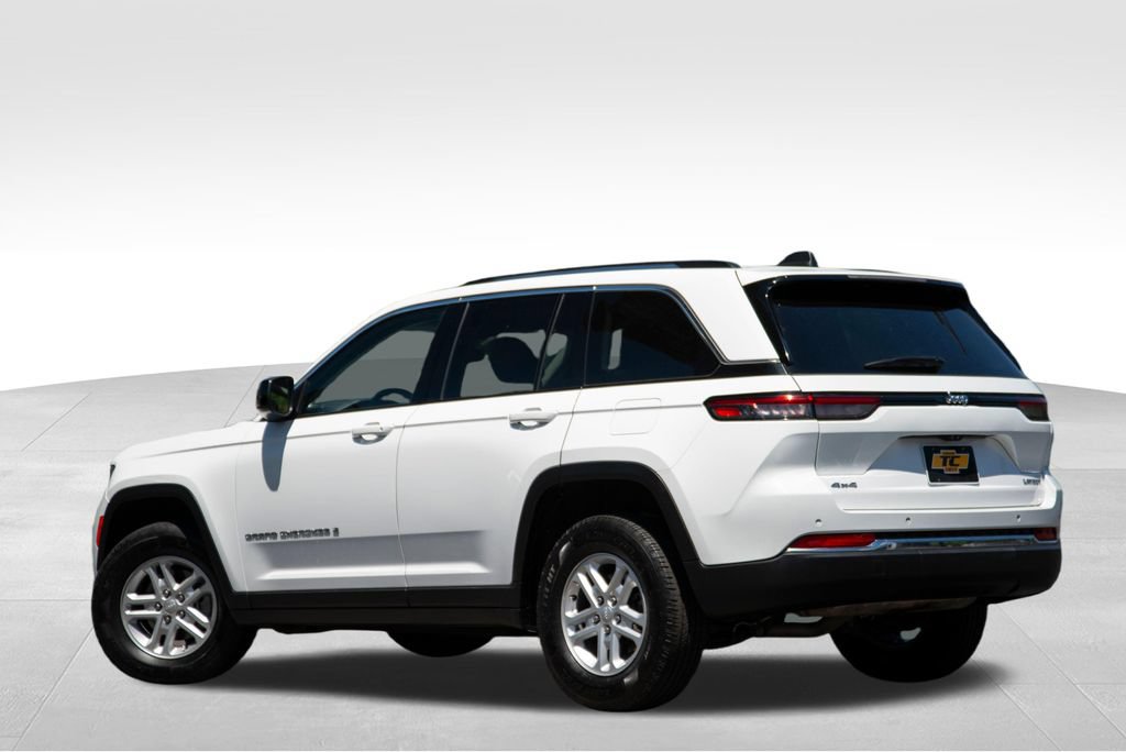 Used 2023 Jeep Grand Cherokee Laredo AWD/4WD image 7