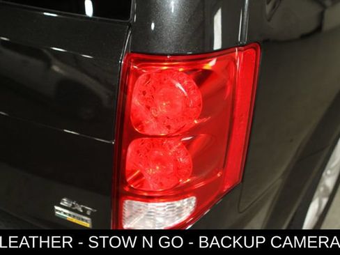 Used 2018 Dodge Grand Caravan SXT FWD image 32