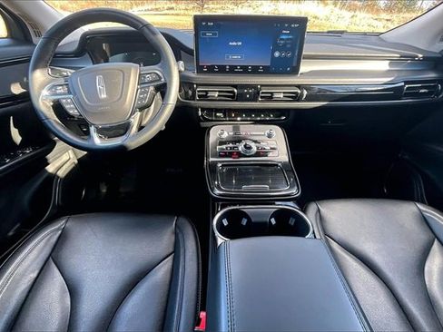 Used 2023 Lincoln Nautilus AWD w/ Premium Package image 15