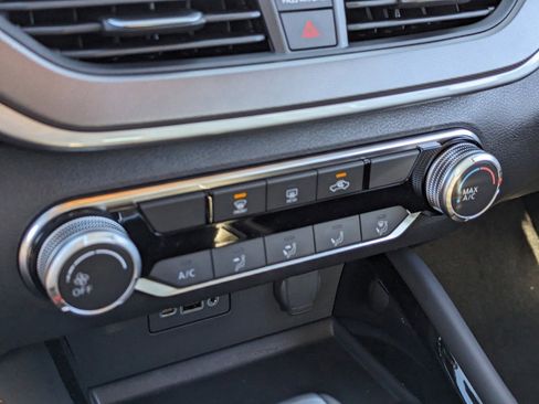 New 2025 Nissan Altima 2.5 SR image 18