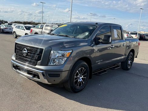 Used 2021 Nissan Titan SV w/ SV Convenience Package image 39