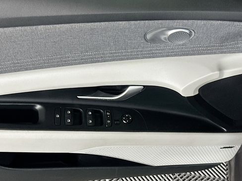 Used 2024 Hyundai Elantra Limited image 15