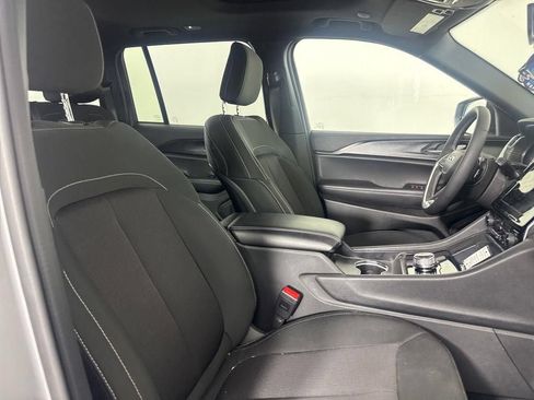 Used 2025 Jeep Grand Cherokee Laredo X w/ Luxury Tech Group I RWD image 11