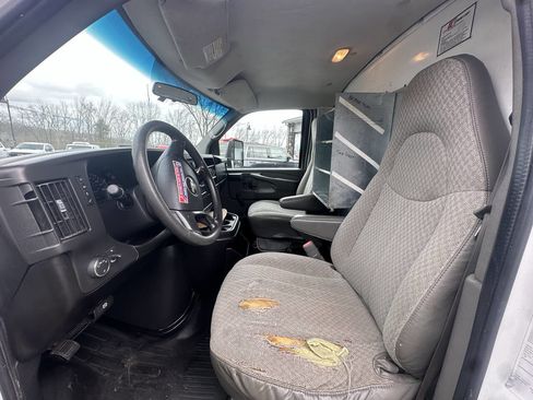 Used 2008 Chevrolet Express 3500 image 9
