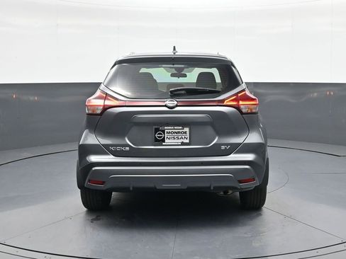 Used 2023 Nissan Kicks SV FWD image 6