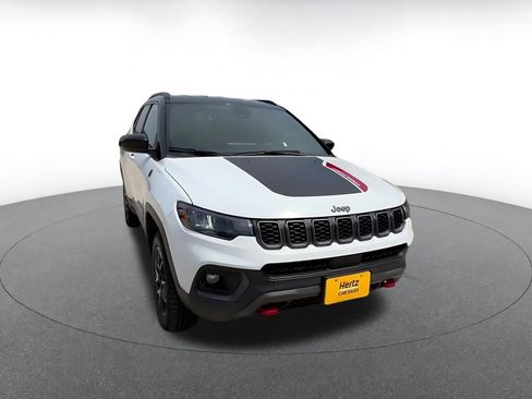 Used 2025 Jeep Compass Trailhawk AWD/4WD image 3