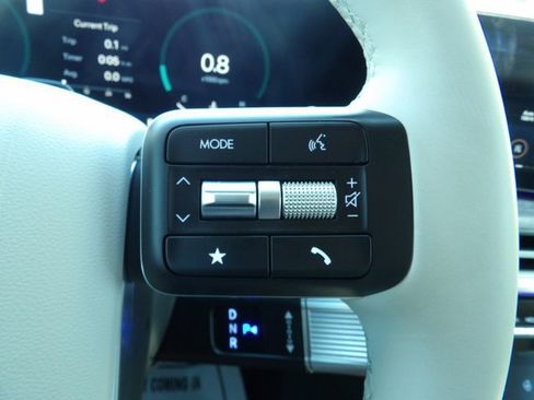 Certified 2025 Hyundai Santa Fe Limited AWD/4WD image 18