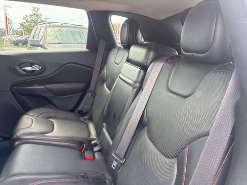 Used 2016 Jeep Cherokee Trailhawk w/ Comfort/Convenience Group AWD/4WD image 9