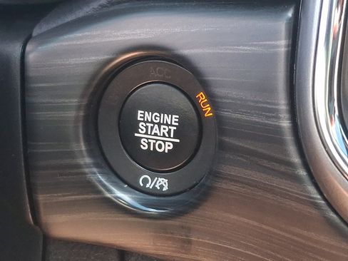 Used 2020 Jeep Grand Cherokee Laredo AWD/4WD image 23