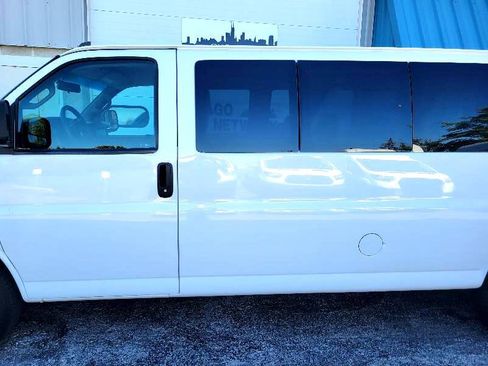 Used 2017 Chevrolet Express 3500 LT w/ LT Preferred Equipment Group image 9