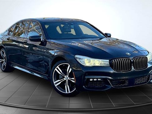 Used 2017 BMW 740i image 3