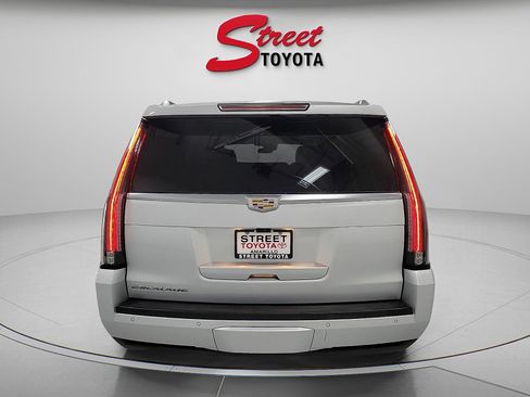 Used 2019 Cadillac Escalade Premium Luxury AWD/4WD image 3