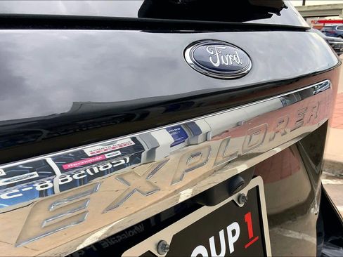 Used 2024 Ford Explorer XLT RWD image 31