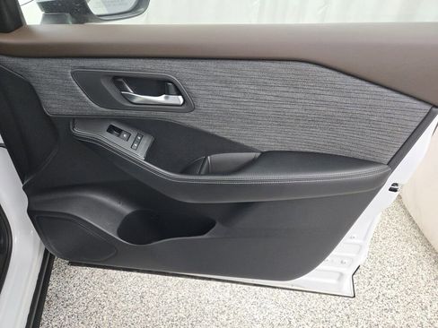 Used 2023 Nissan Rogue SV image 6