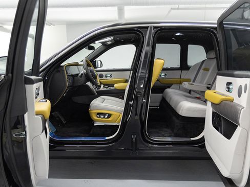 New 2026 Rolls-Royce Cullinan image 17