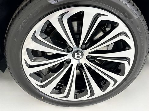 New 2026 Bentley Bentayga AWD/4WD image 30