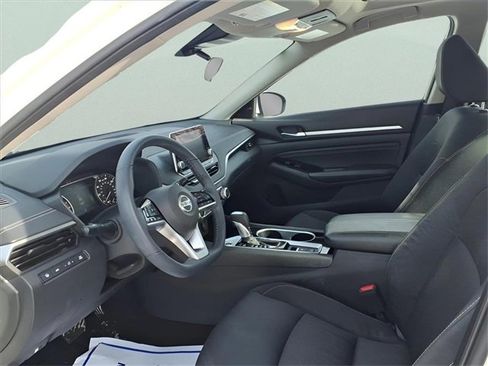 Used 2021 Nissan Altima 2.5 SV w/ SV Premium Package image 10