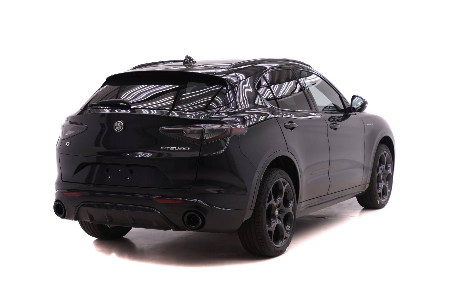 New 2026 Alfa Romeo Stelvio Sprint AWD/4WD image 4