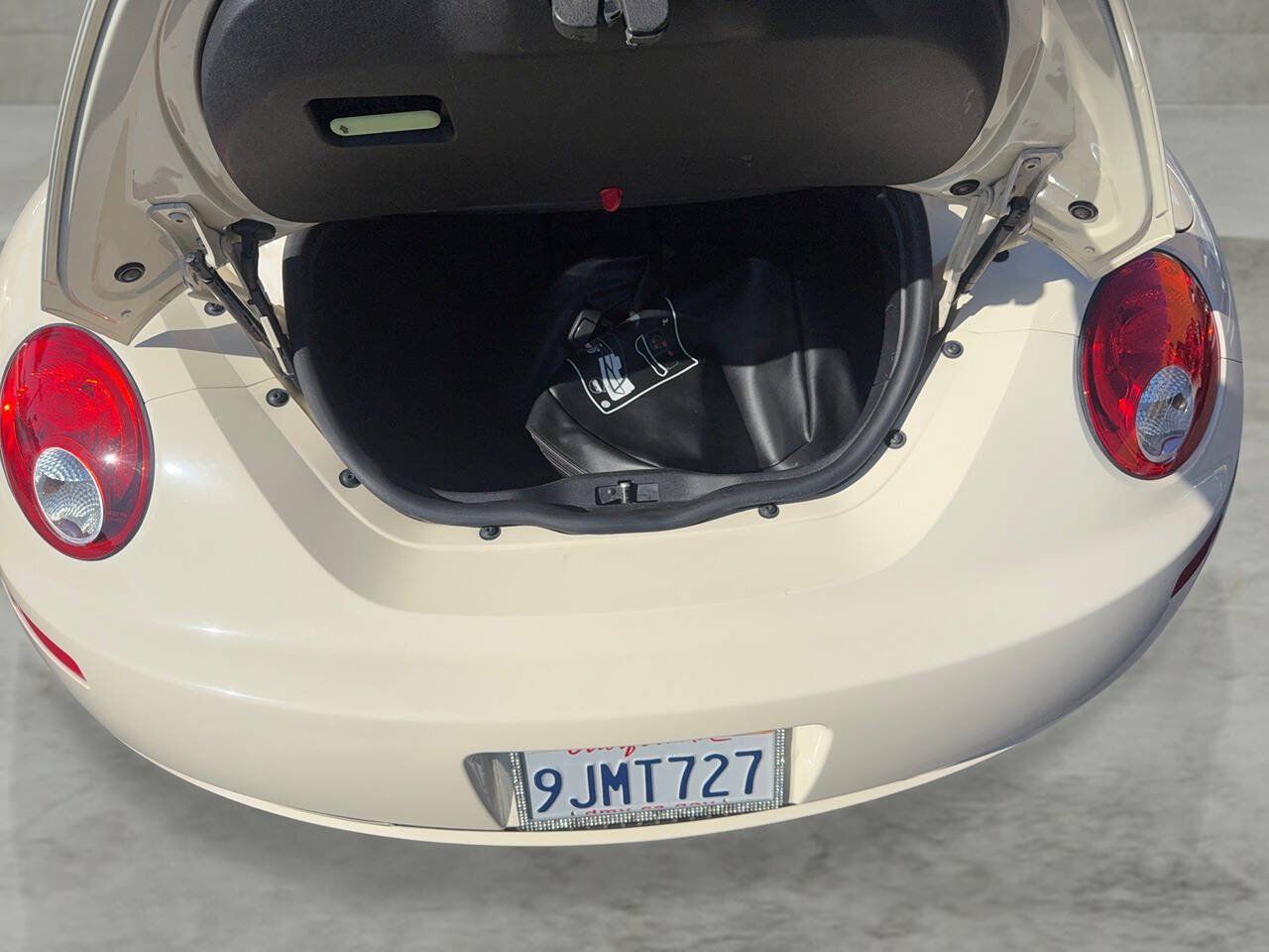 Used 2010 Volkswagen Beetle Convertible FWD image 25