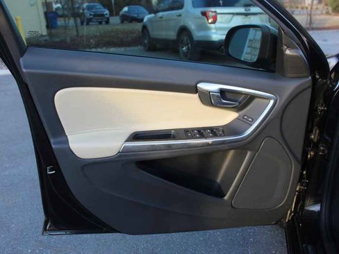 Used 2017 Volvo S60 T5 Dynamic w/ Vision Package image 10