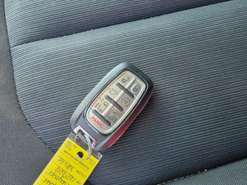 Used 2024 Chrysler Voyager LX FWD image 10