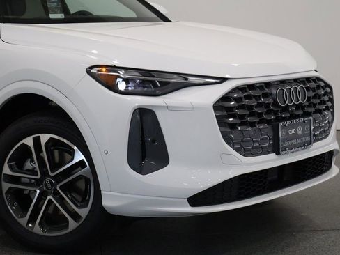 New 2025 Audi Q5 Premium w/ Convenience Package image 3