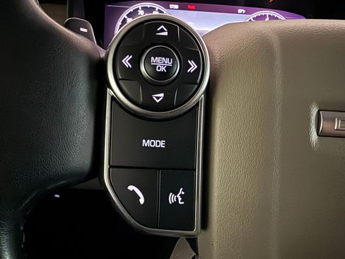 Used 2018 Land Rover Discovery HSE AWD/4WD image 17